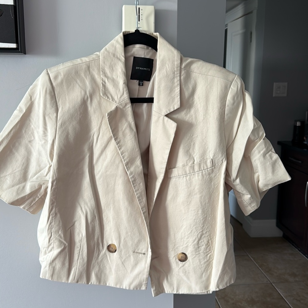 Dynamite cropped blazer
